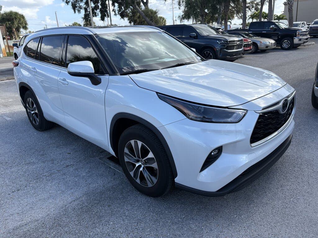 2022 Toyota Highlander XLE FWD