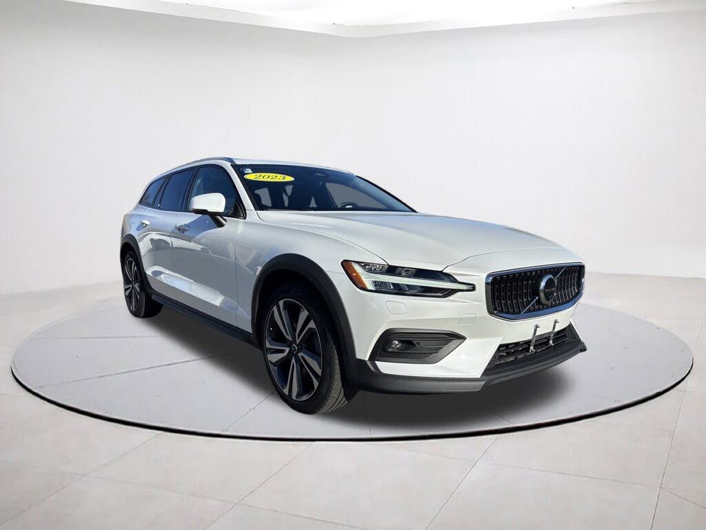 2023 Volvo V60 Cross Country B5 Plus AWD