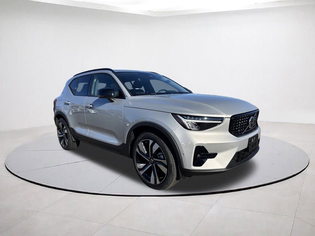 2025 Volvo XC40 B5 Plus Dark Theme AWD