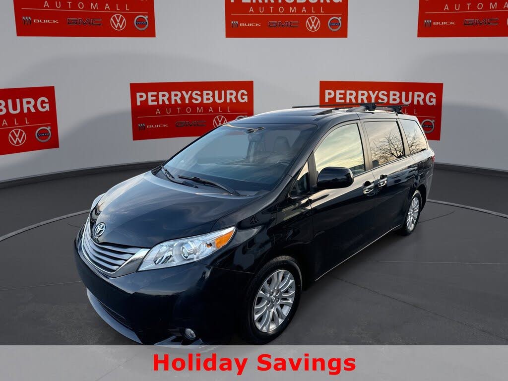 2017 Toyota Sienna XLE 7-Passenger Auto Access Seat FWD