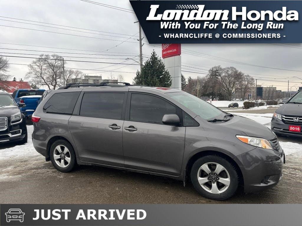 2017 Toyota Sienna LE 7-Passenger Auto Access Seat FWD