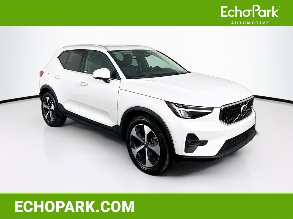 2025 Volvo XC40 B5 Plus Bright Theme AWD
