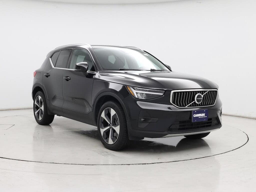 2025 Volvo XC40 B5 Plus Bright Theme AWD
