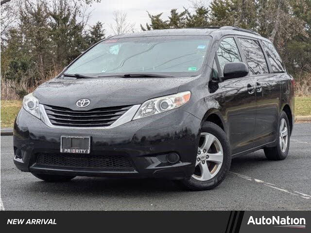 2015 Toyota Sienna LE 7-Passenger Auto Access Seat