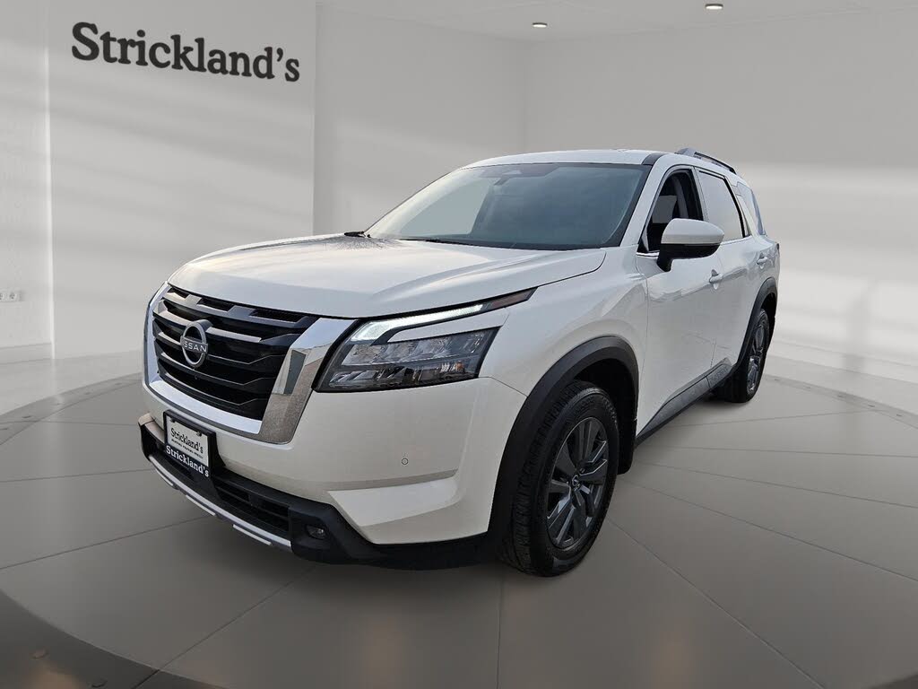 Nissan Pathfinder SV 4WD 2024