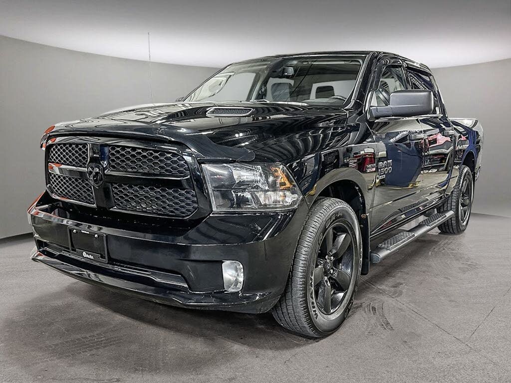 RAM 1500 Classic Express Crew Cab 4WD 2023