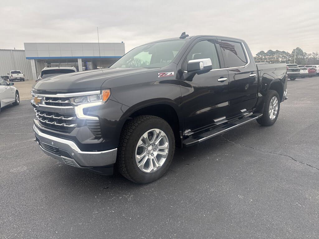 2024 Chevrolet Silverado 1500 LTZ Crew Cab 4WD