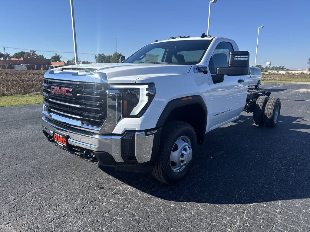 2026 GMC Sierra 3500HD Chassis Pro Regular Cab 4WD