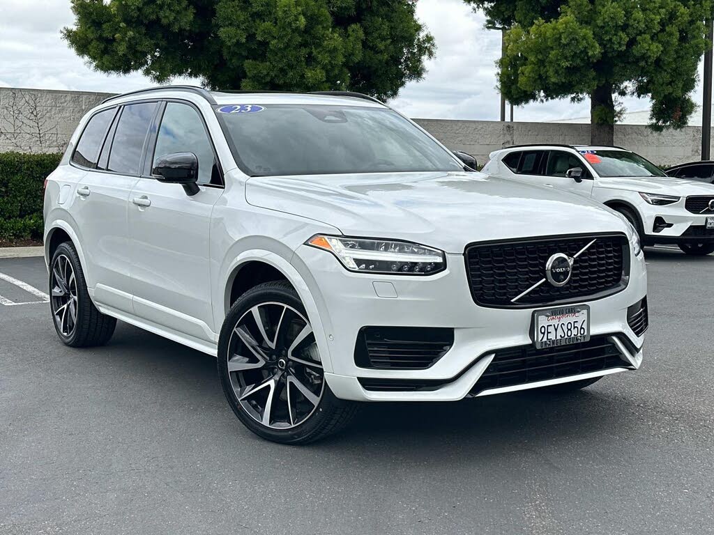 2023 Volvo XC90 Recharge T8 Plus Dark Theme eAWD
