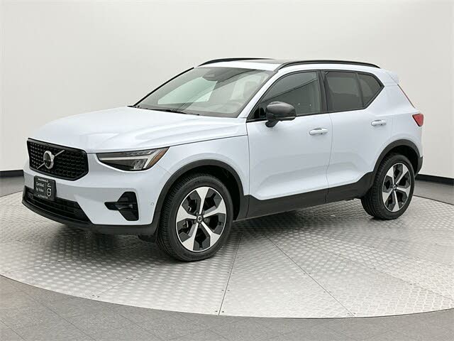 2025 Volvo XC40 B5 Plus Dark Theme AWD