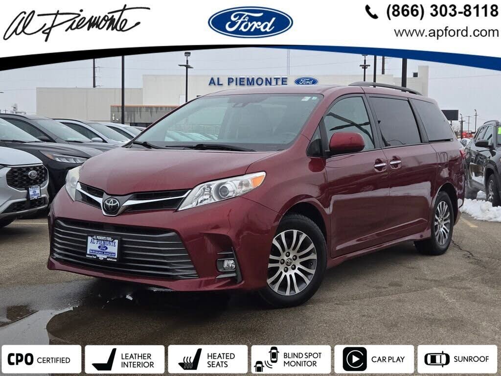 2020 Toyota Sienna XLE 7-Passenger FWD with Auto-Access Seat