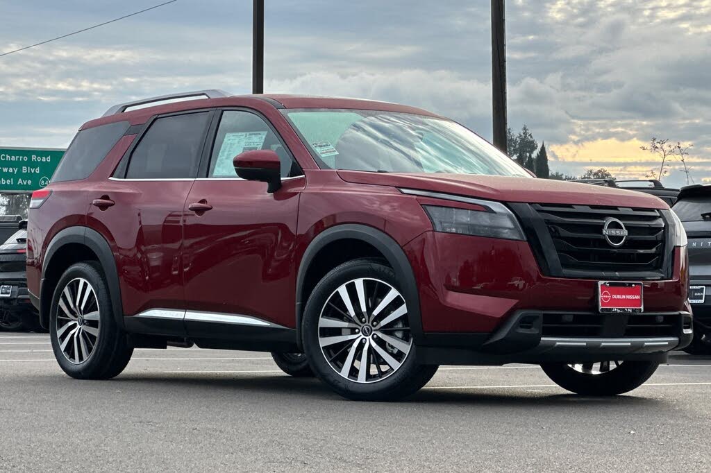 2025 Nissan Pathfinder Platinum 4WD