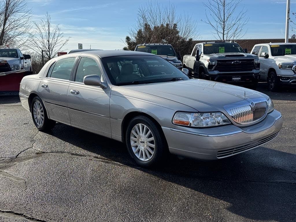 2004 Lincoln Town Car Signature