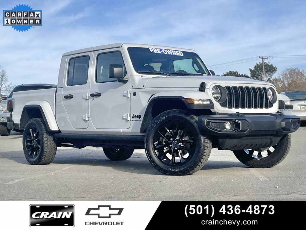 2025 Jeep Gladiator NightHawk Crew Cab 4WD