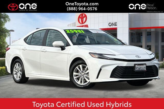 2025 Toyota Camry LE FWD