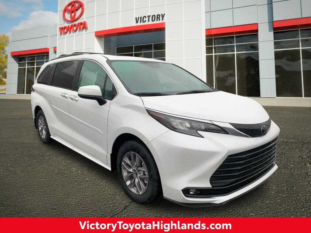 2026 Toyota Sienna XLE 7-Passenger AWD