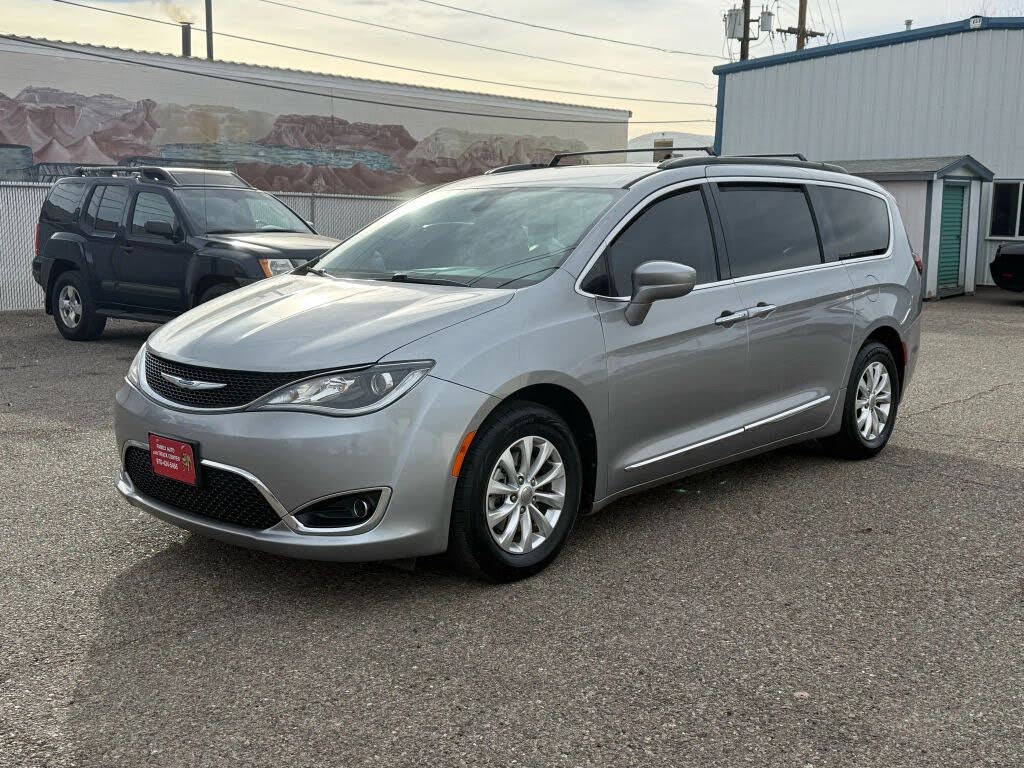 2017 Chrysler Pacifica Touring L FWD