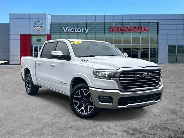 2025 RAM 1500 Laramie Crew Cab 4WD