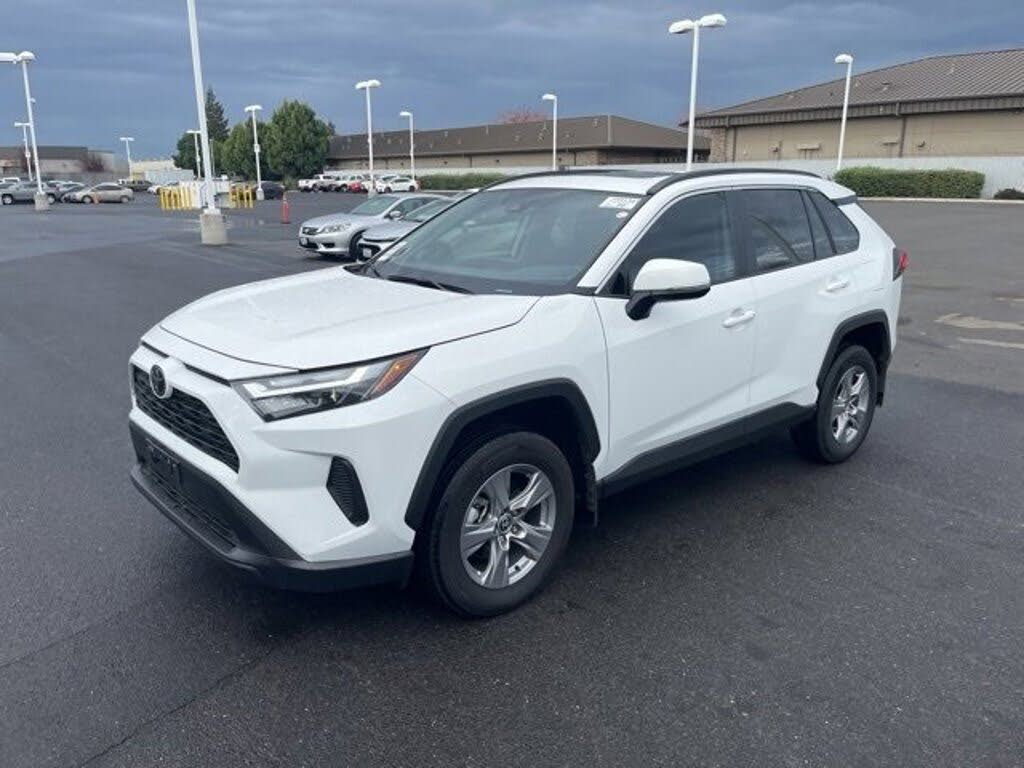 2025 Toyota RAV4 XLE FWD