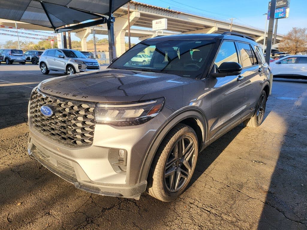 2025 Ford Explorer ST-Line AWD