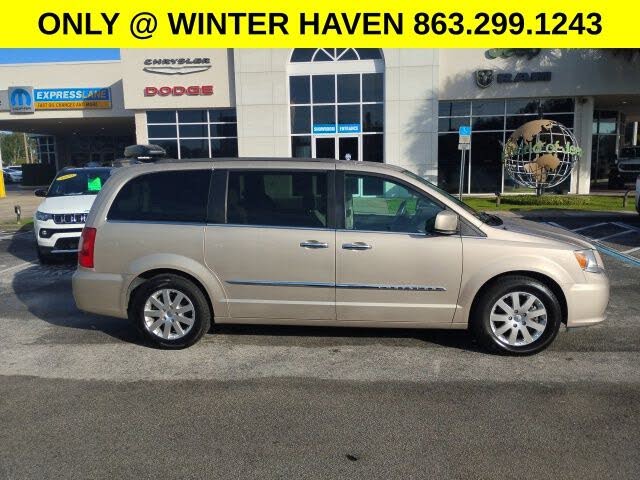 2016 Chrysler Town & Country Touring FWD