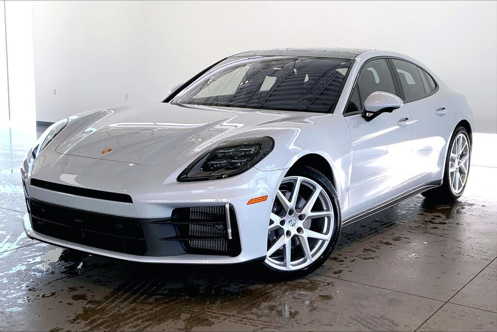 2026 Porsche Panamera 4 AWD