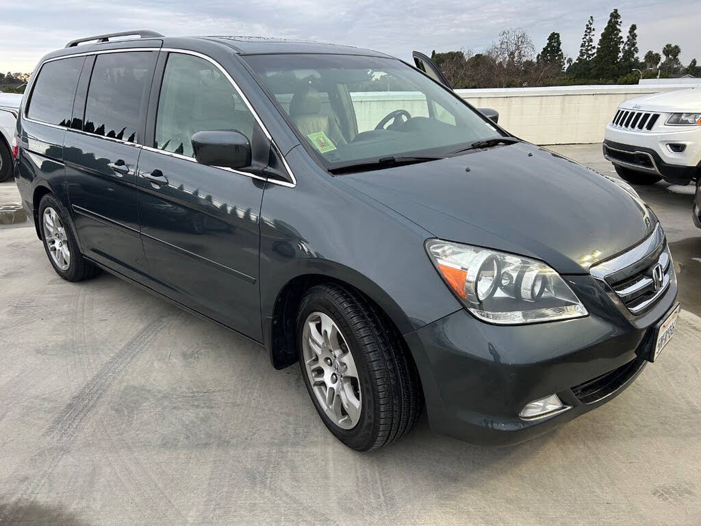 2005 Honda Odyssey Touring FWD with DVD and Navigation