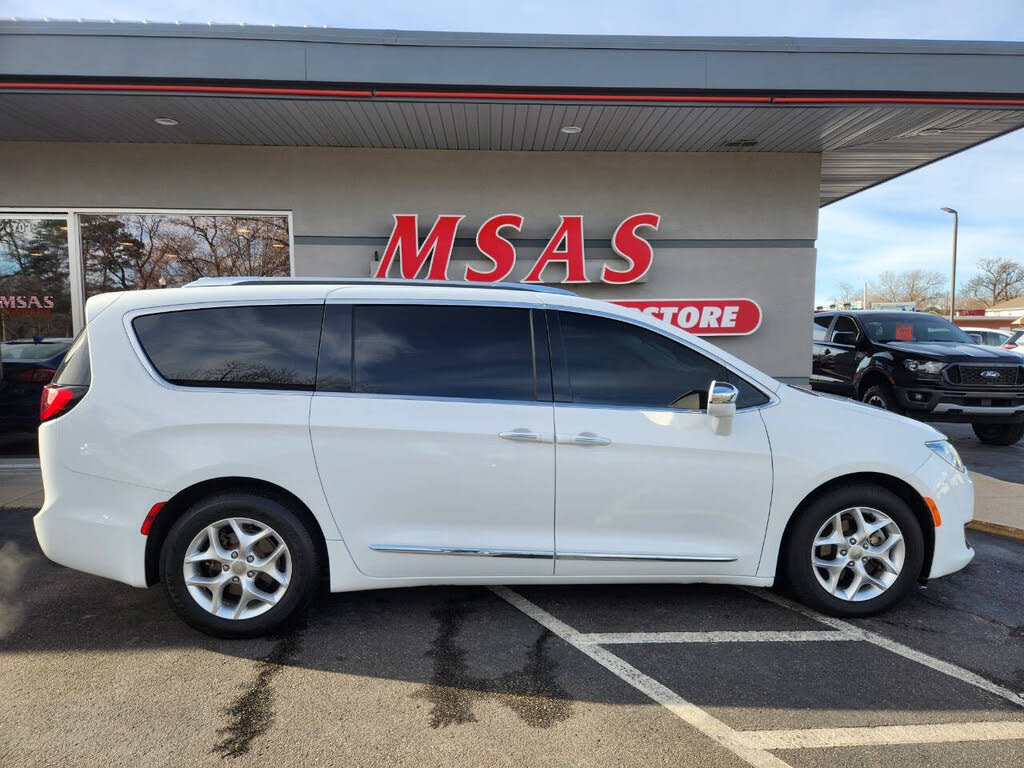 2020 Chrysler Pacifica Limited FWD