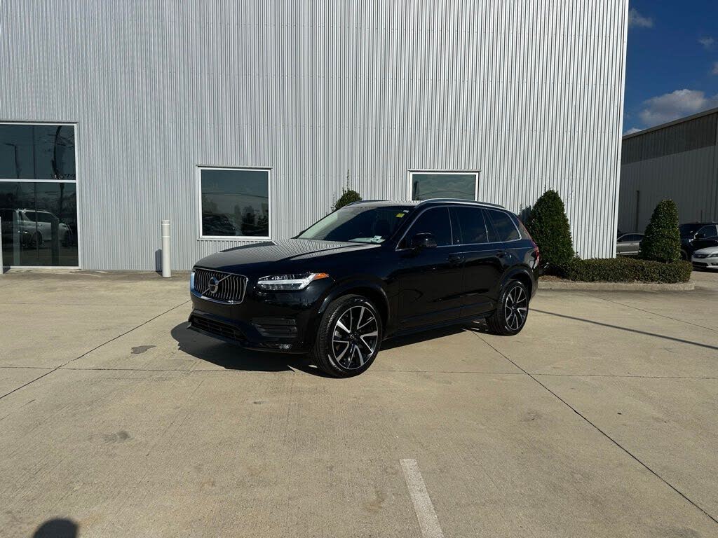 2022 Volvo XC90 T6 Momentum 7-Passenger AWD