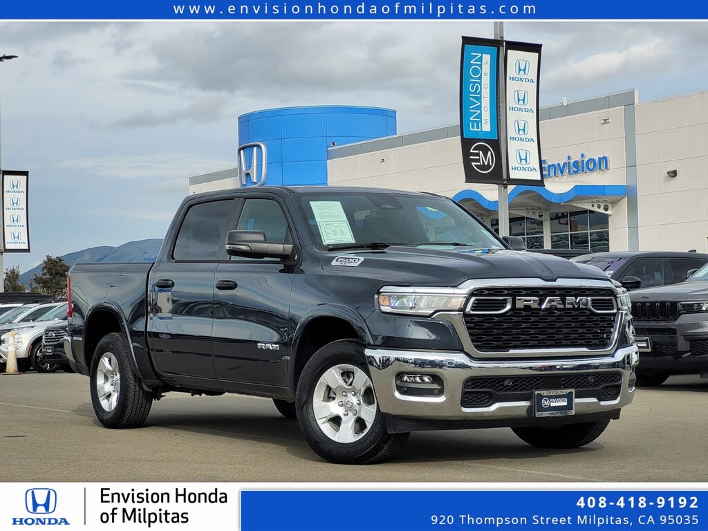 2025 RAM 1500 Big Horn Crew Cab 4WD