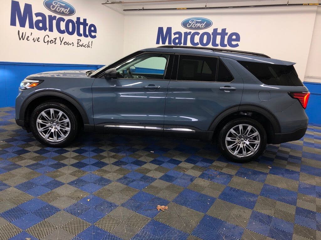 2025 Ford Explorer Active AWD