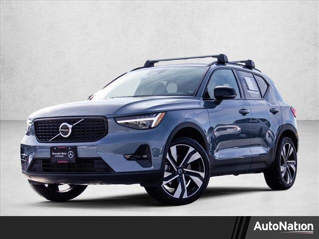2023 Volvo XC40 B5 Ultimate Dark Theme AWD