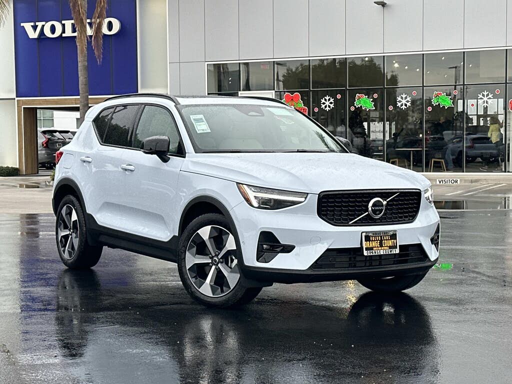 2026 Volvo XC40 B5 Plus AWD