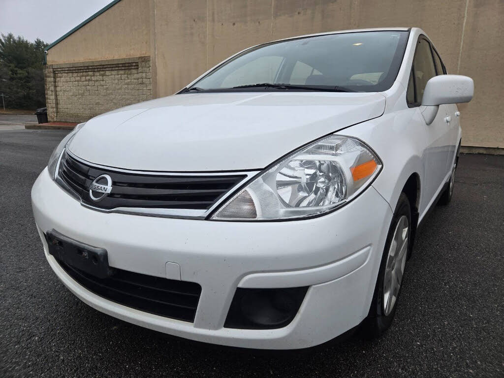 2012 Nissan Versa 1.8 S Hatchback