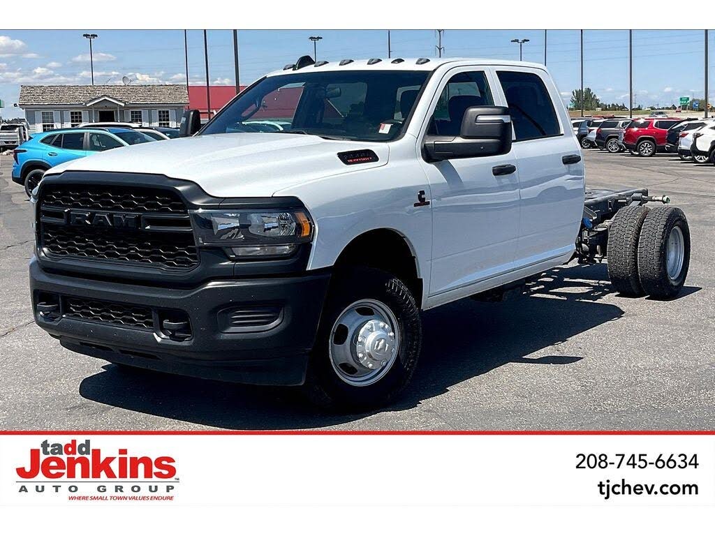 2023 RAM 3500 Chassis Tradesman Crew Cab LB DRW 4WD