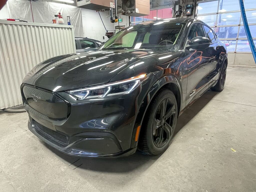 2022 Ford Mustang Mach-E Premium RWD