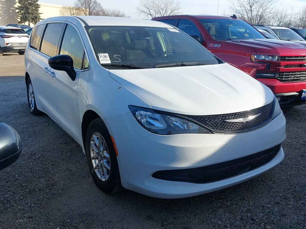 2024 Chrysler Voyager LX FWD
