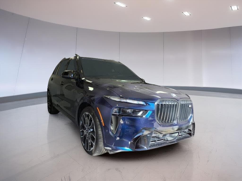 2025 BMW X7 M60i AWD