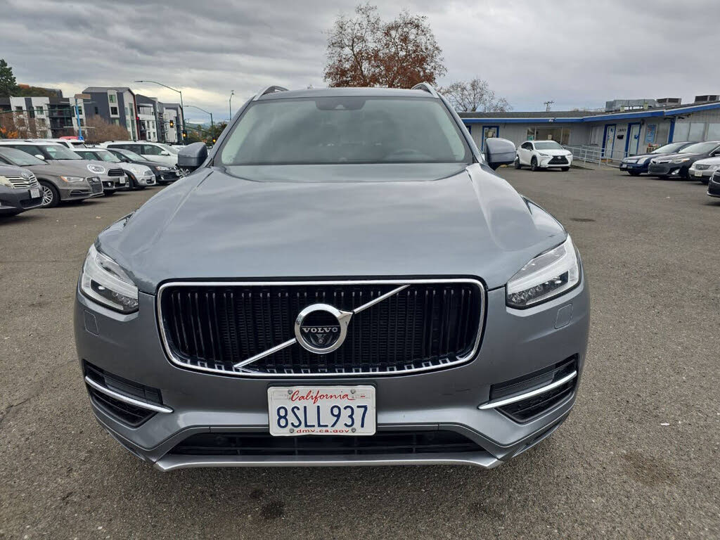 2018 Volvo XC90 T8 Momentum eAWD
