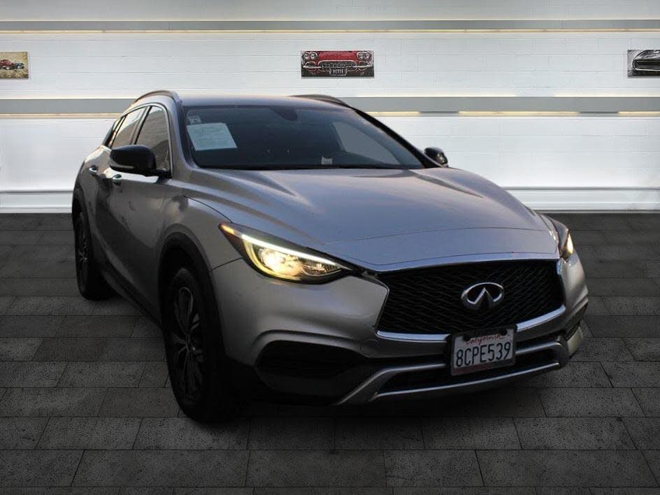 2018 INFINITI QX30 Luxury AWD