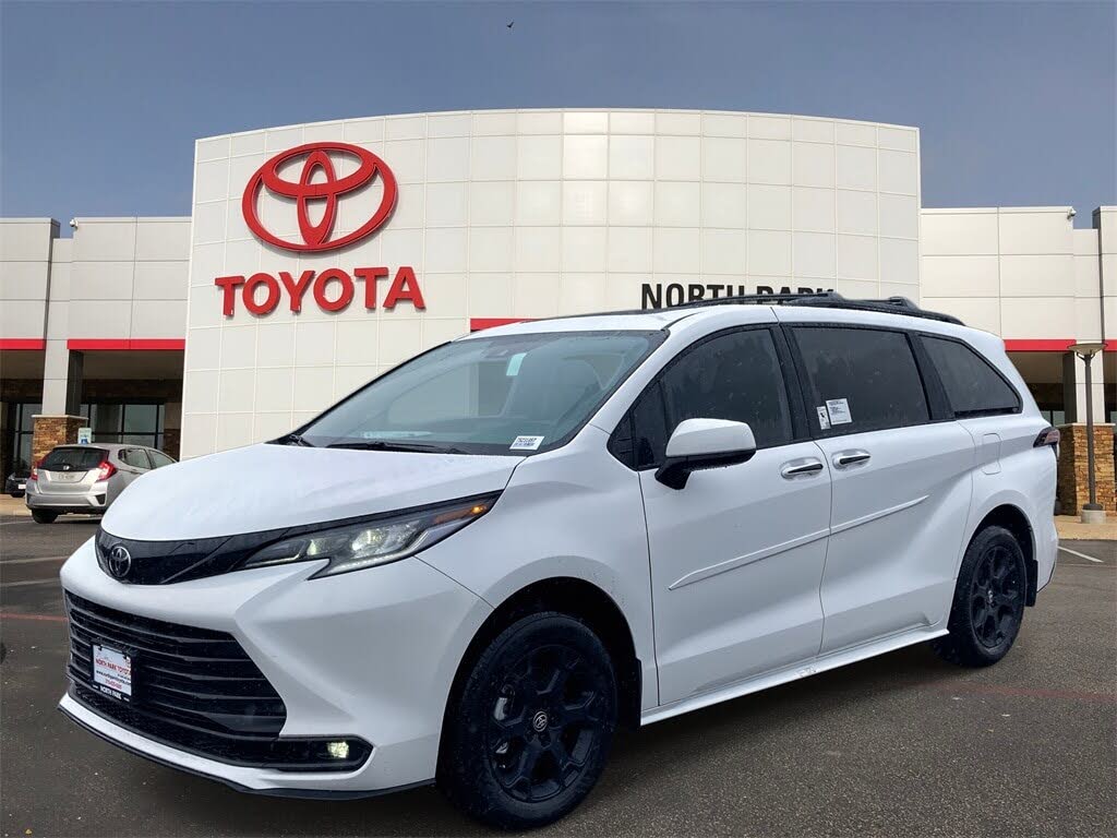 2026 Toyota Sienna Woodland Edition 7-Passenger AWD