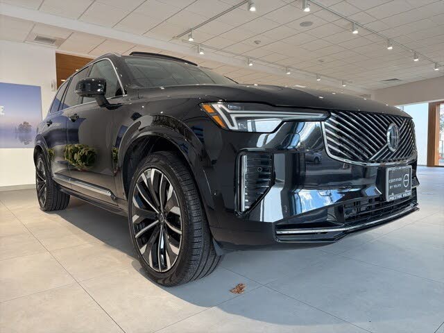 2025 Volvo XC90 B5 Plus Bright Theme 7-Passenger AWD