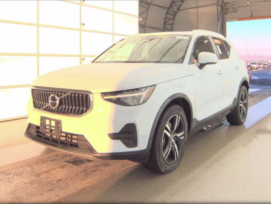 2025 Volvo XC40 B5 Core Bright Theme AWD