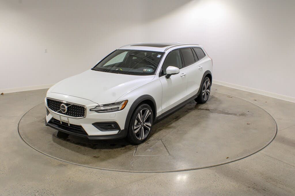 2025 Volvo V60 Cross Country B5 Plus AWD