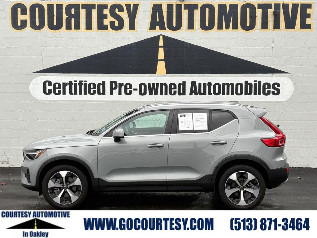 2024 Volvo XC40 B5 Plus Bright Theme AWD