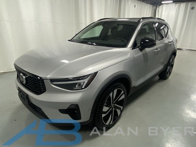 2025 Volvo XC40 B5 Plus Dark Theme AWD