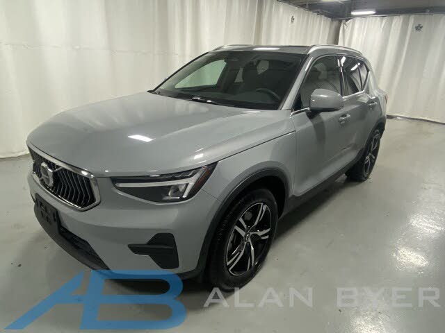 2025 Volvo XC40 B5 Core Bright Theme AWD