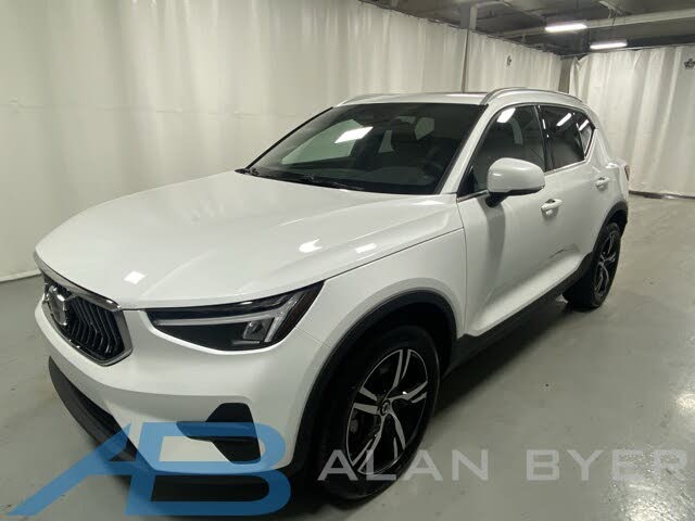 2025 Volvo XC40 B5 Core Bright Theme AWD