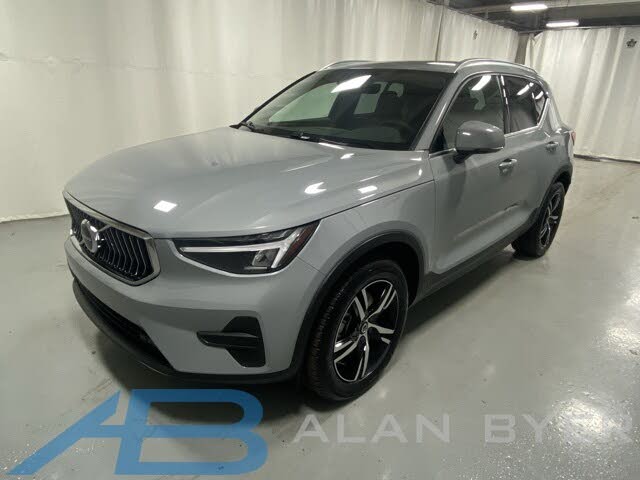 2025 Volvo XC40 B5 Core Bright Theme AWD