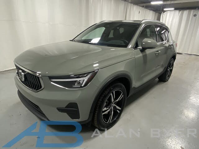 2025 Volvo XC40 B5 Core Bright Theme AWD